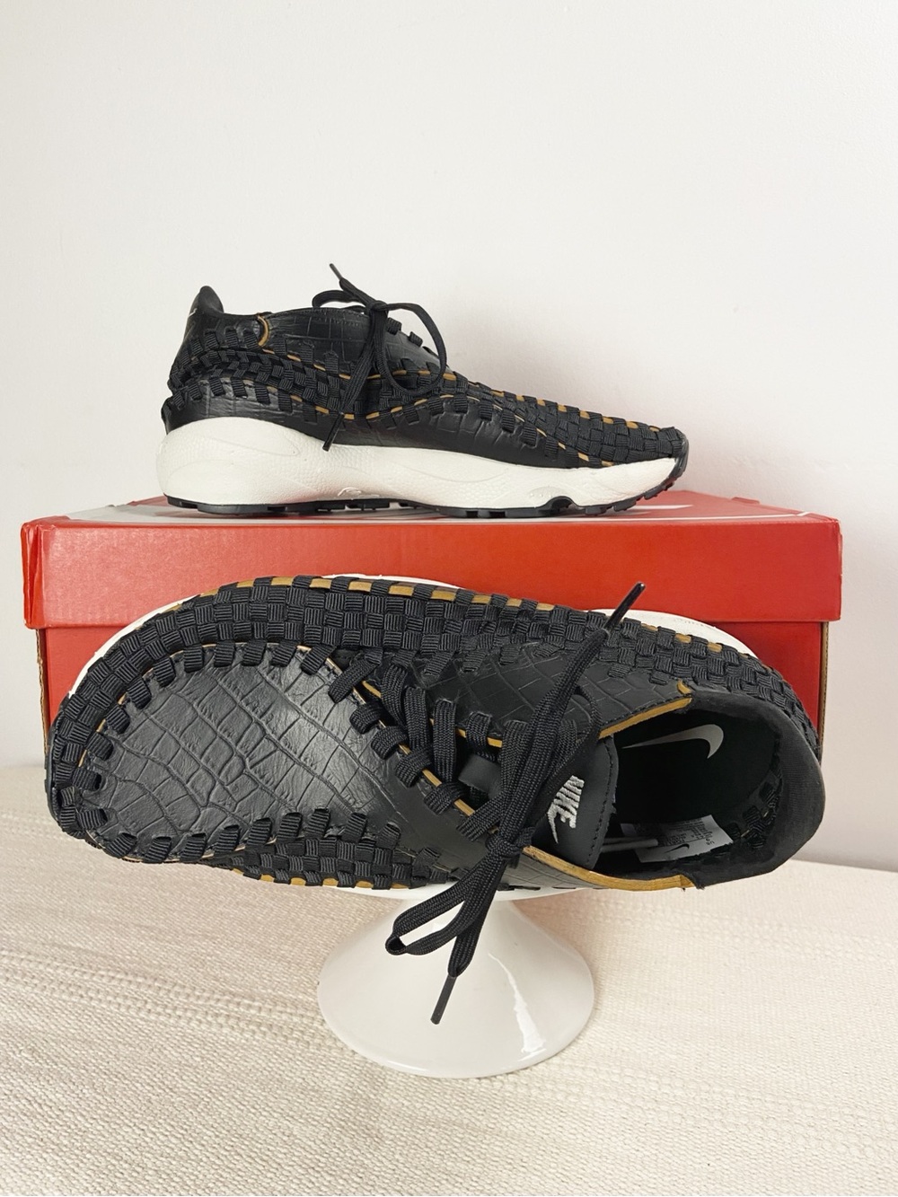 NIB Nike Air Footscape Wooven Leather Sneakers Black Womens size 9 Mens 7.5